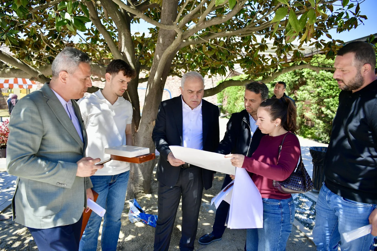 İstanbul Fatih'teki Cankurtaran Sosyal Tesisleri'nde yürütülen peyzaj ve çevre düzenleme çalışmaları.